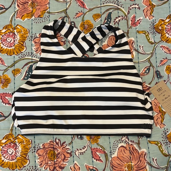 Albion Hang Ten Game Changer Swim Crop NWT size M - Picture 4 of 8